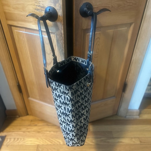 Michael Kors Brown Monogram Tote Handbag - Picture 5 of 12